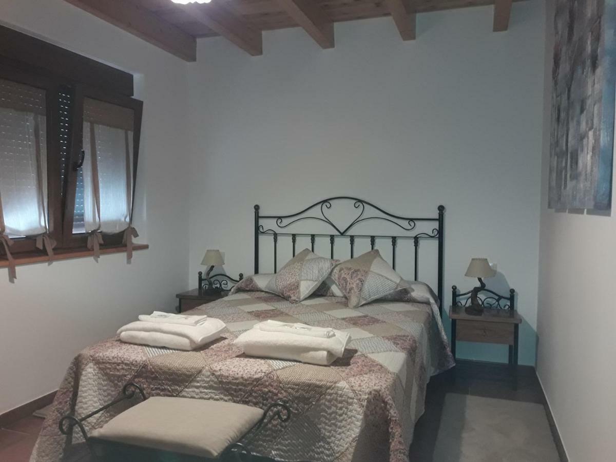 Maison d'hôtes El Rondillo De Gredos à Hoyos del Collado Extérieur photo